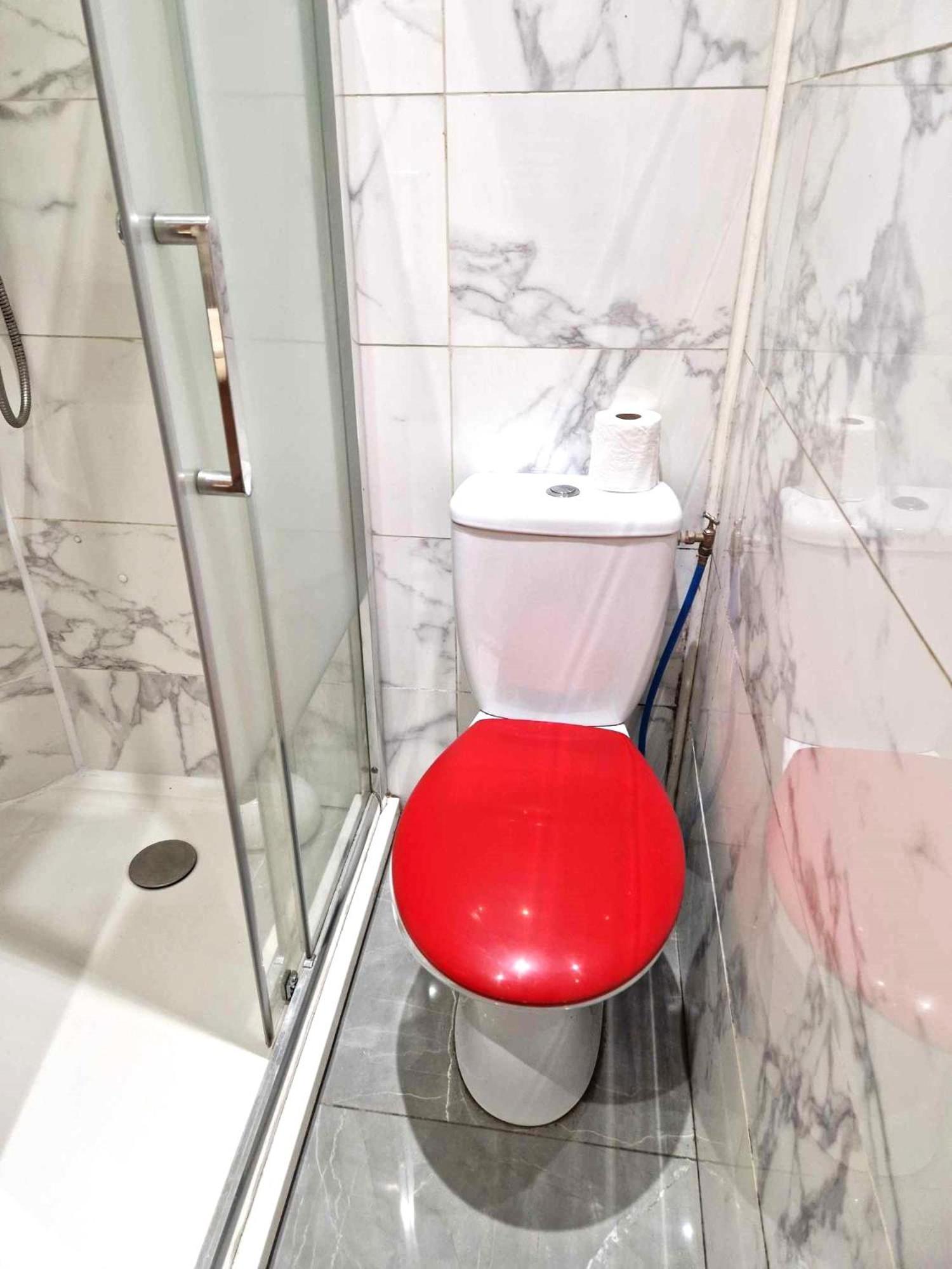 03 - Joli Studio Traversant Situe Au Rdc Avec 2 Lits, Tout Equipe Pour 1, 2 Ou 3 Personnes Maximum, Entree Independante Donnant Sur Parking Dont Une Place Est Reservee Devant La Porte, Grand Fourgon Possible Et Petit Jardin Sur L'Arriere Comme Une Ma Razac-sur-l'Isle Luaran gambar