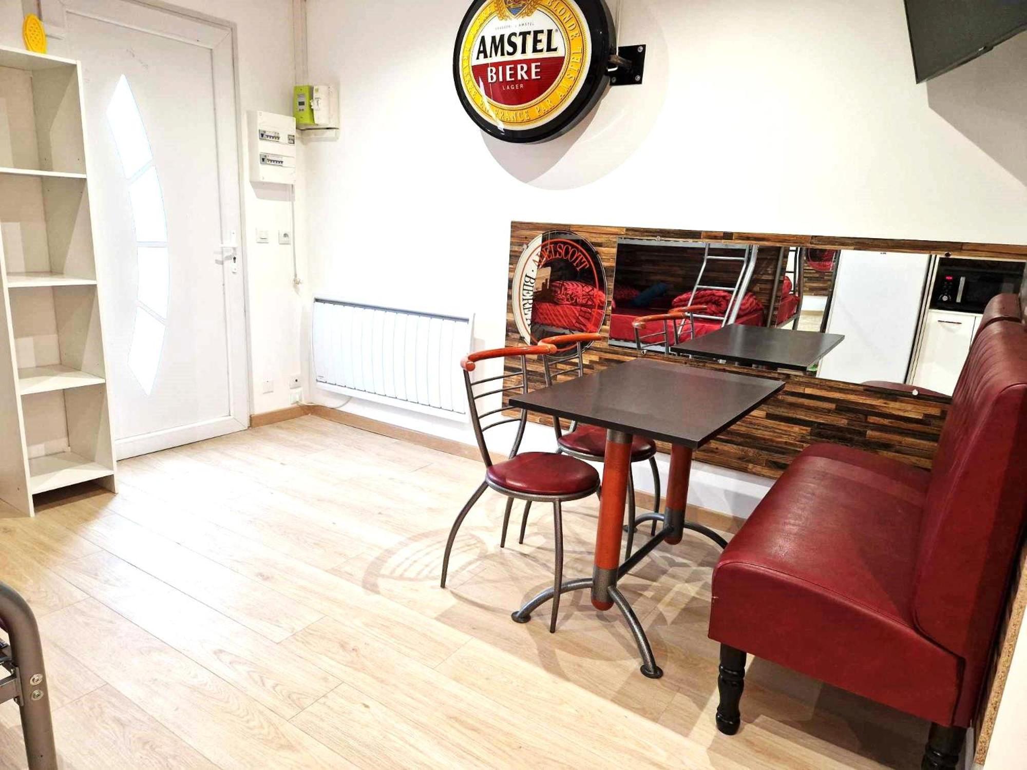03 - Joli Studio Traversant Situe Au Rdc Avec 2 Lits, Tout Equipe Pour 1, 2 Ou 3 Personnes Maximum, Entree Independante Donnant Sur Parking Dont Une Place Est Reservee Devant La Porte, Grand Fourgon Possible Et Petit Jardin Sur L'Arriere Comme Une Ma Razac-sur-l'Isle Luaran gambar