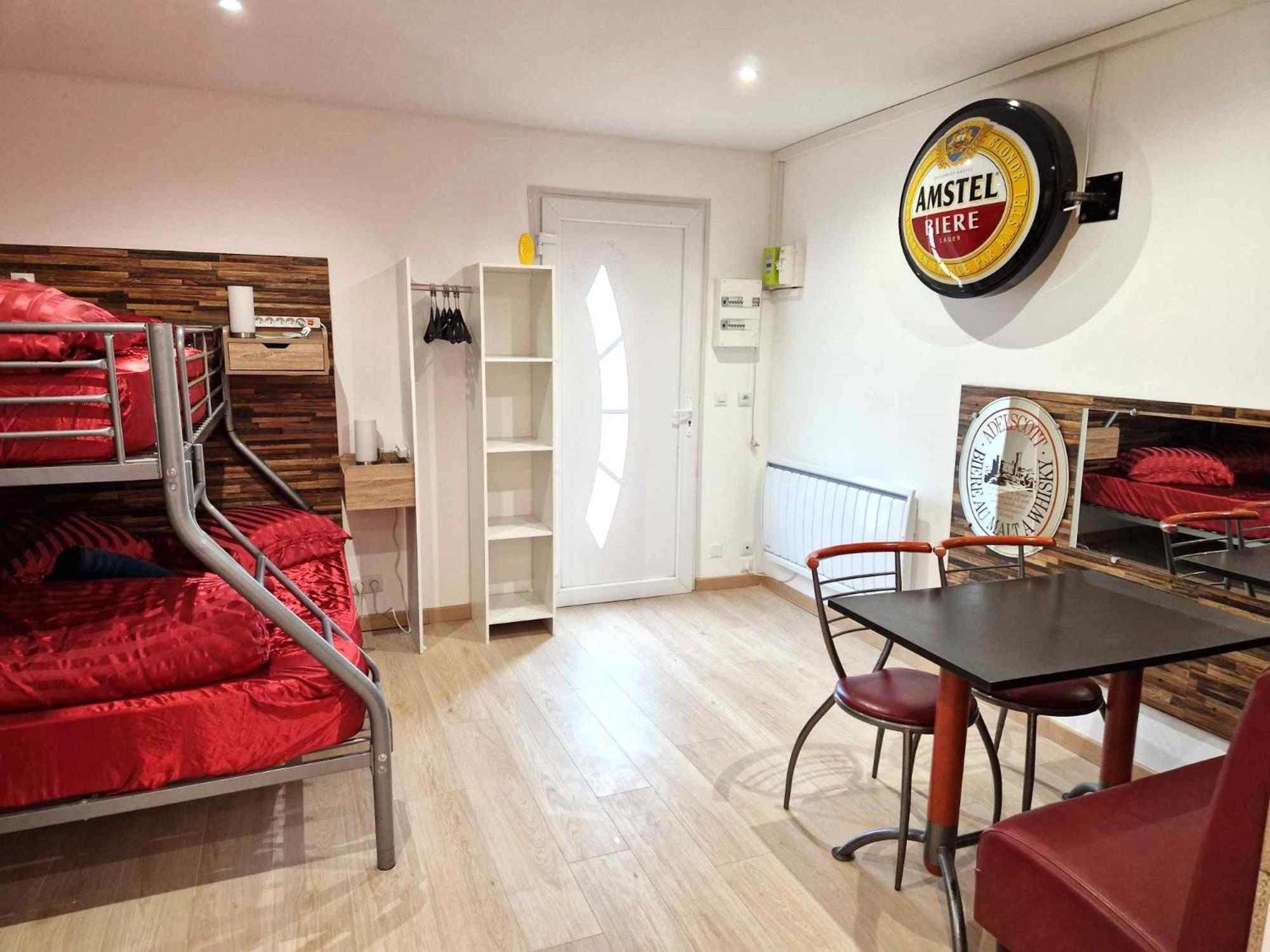 03 - Joli Studio Traversant Situe Au Rdc Avec 2 Lits, Tout Equipe Pour 1, 2 Ou 3 Personnes Maximum, Entree Independante Donnant Sur Parking Dont Une Place Est Reservee Devant La Porte, Grand Fourgon Possible Et Petit Jardin Sur L'Arriere Comme Une Ma Razac-sur-l'Isle Luaran gambar